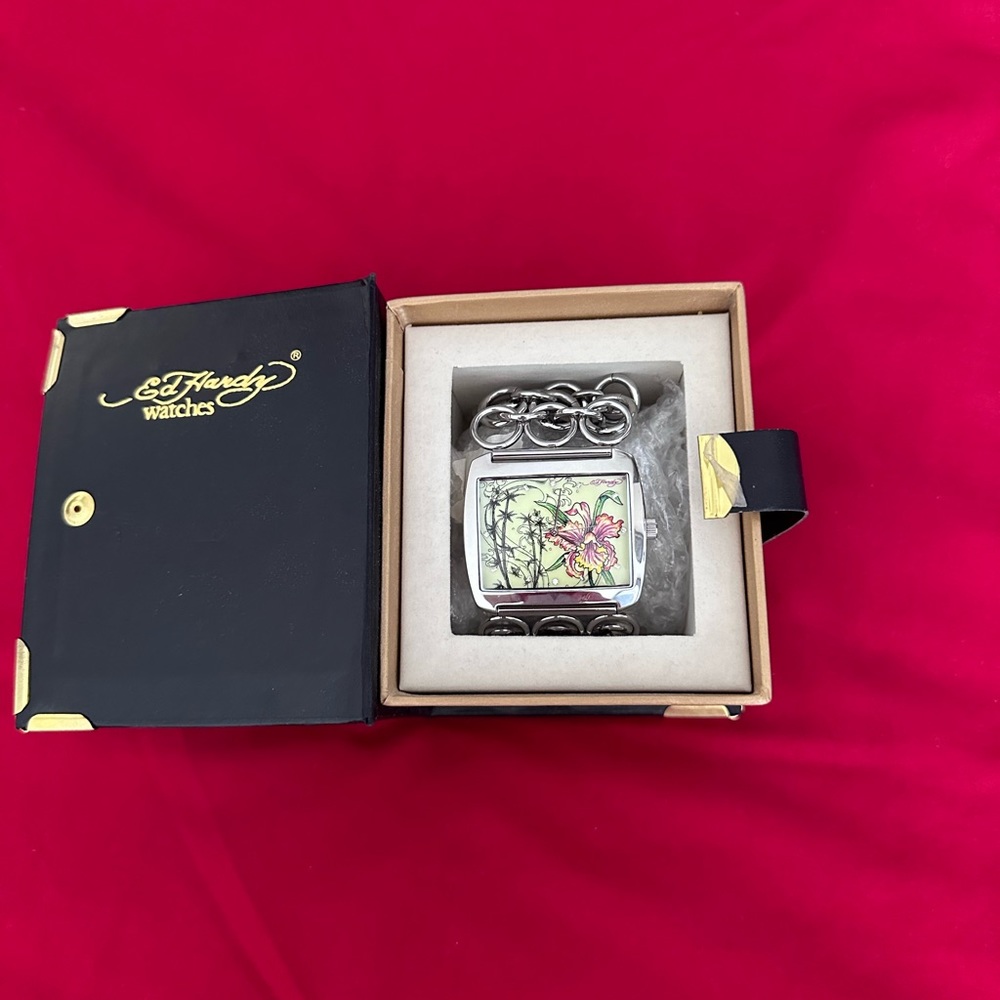 Ed Hardy Flower Dial Silver Tone Case Chain Link Style Band Watch 7 Inch